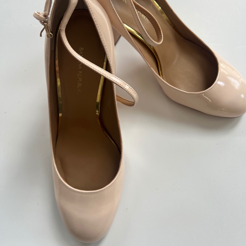 Brand New Banana Republic Blush Pink Leather Closed Toe Heels Women's size 8.5 - Picture 2 of 7